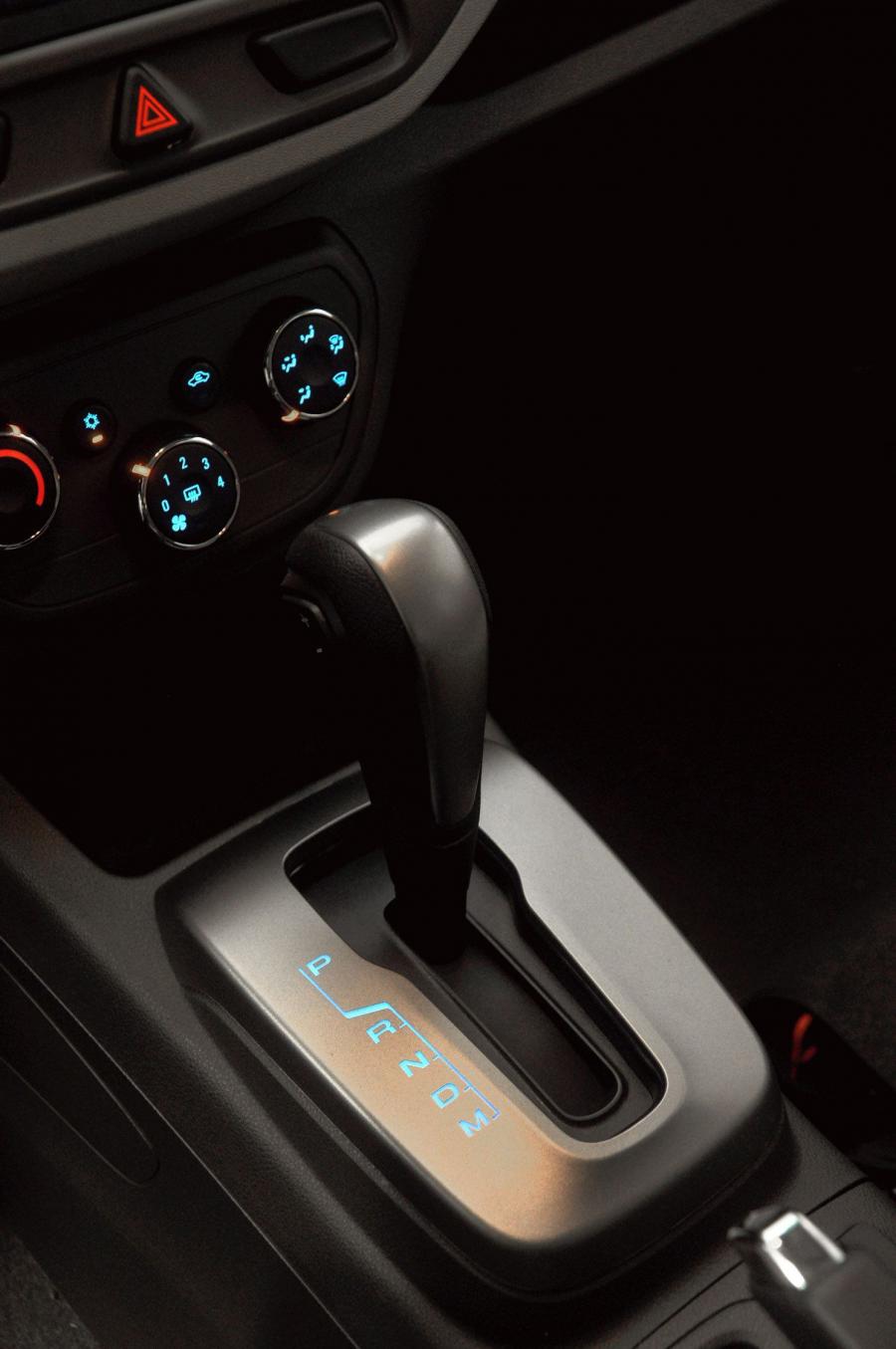 Детали интерьера Chevrolet Spin 2012 года  (фото 3 из 21)